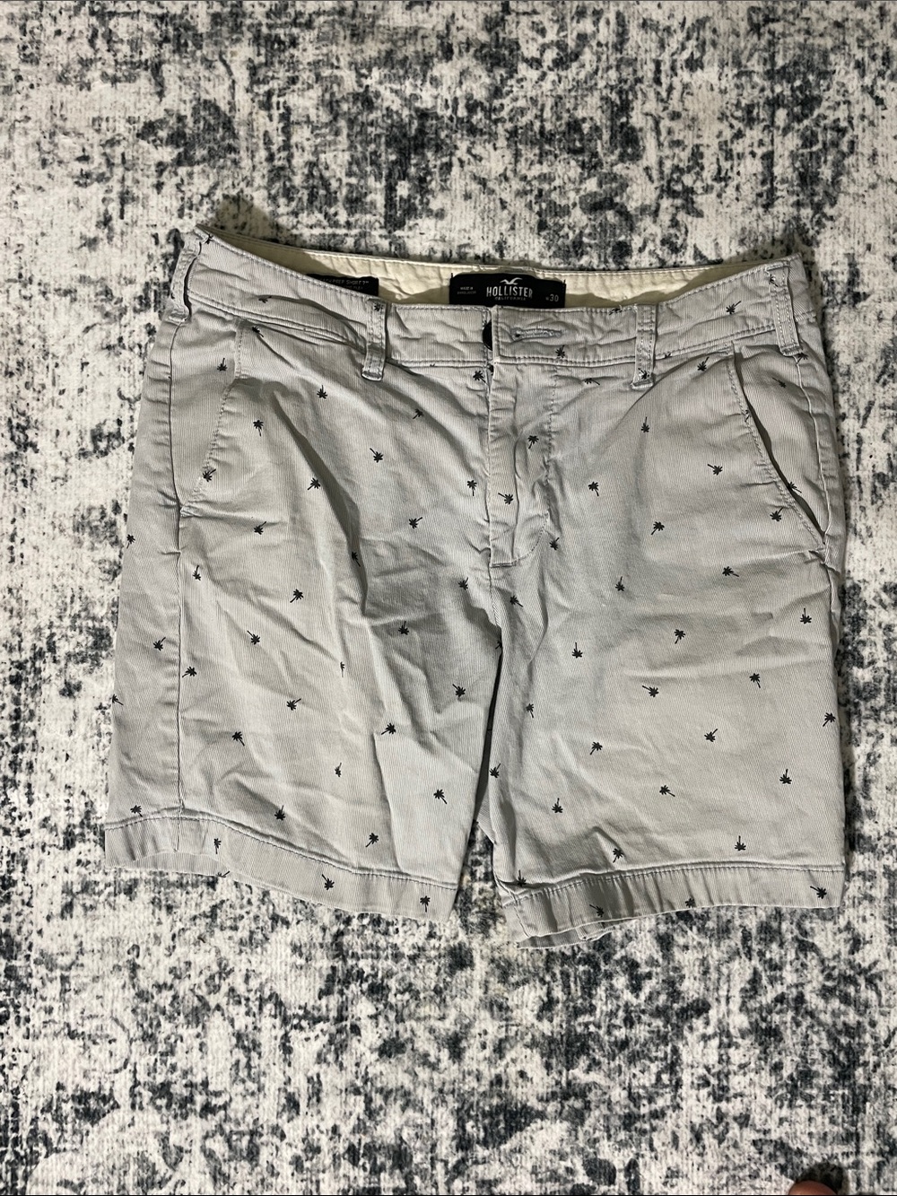 Hollister Men’s Light Gray Palm-Embroidered Cotton Shorts